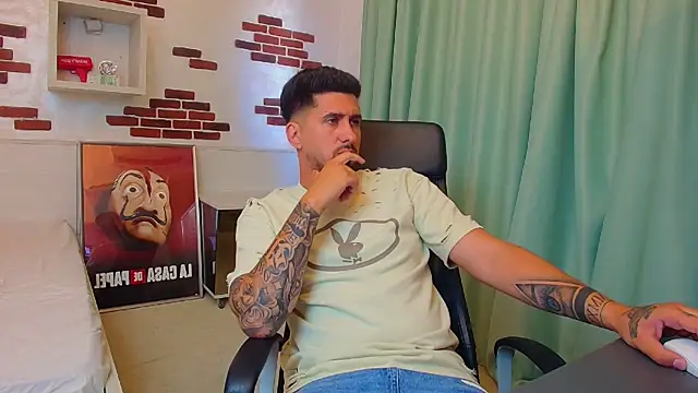 LoganStroud Pertunjukan Webcam