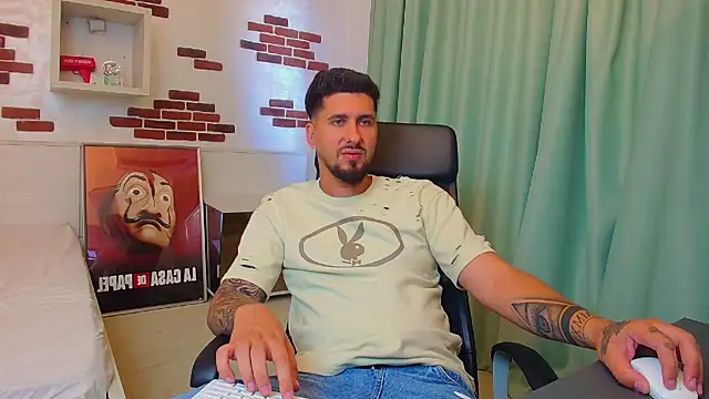 LoganStroud Pertunjukan Webcam