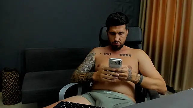 LoganStroud 在線直播表演