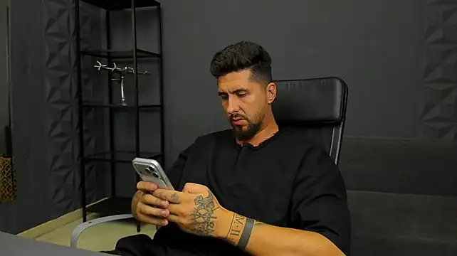 LoganStroud webcam show