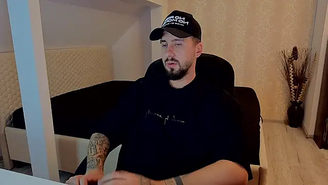 LoganStroud webcam show