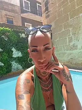 inked_up_jade Show in webcam