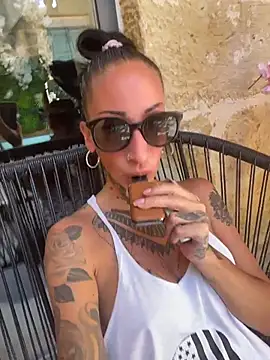 inked_up_jade Show Webcam