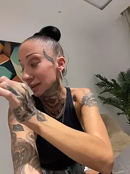Pokazy przed kamerką – inked_up_jade