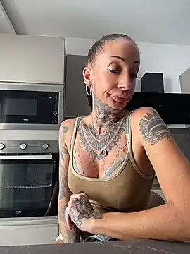 הופעת וובקאם של inked_up_jade