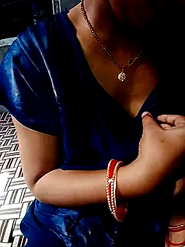 Chat XXX en directo de poojaseductive