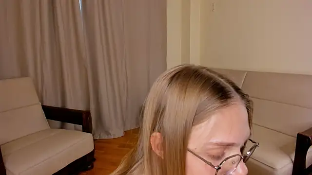 FemMantis লাইভ XXX চ্যাট