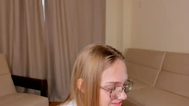 FemMantis Adlı Modelin Canlı XXX Sohbeti