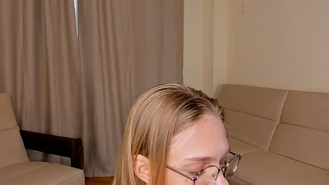 FemMantis' Live XXX Chat