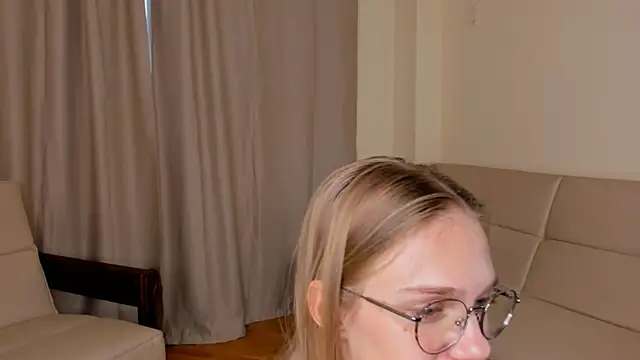 FemMantis Adlı Modelin Canlı XXX Sohbeti