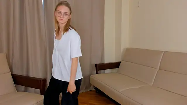 FemMantis' Live XXX Chat