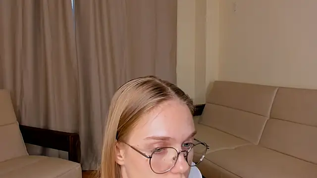 צ'אט XXX בשידור חי של FemMantis