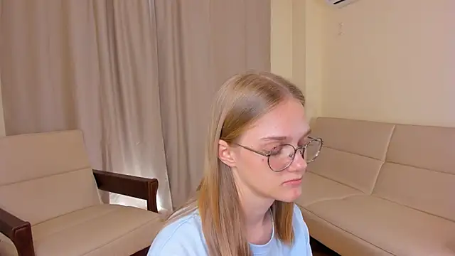 FemMantis' Live XXX Chat