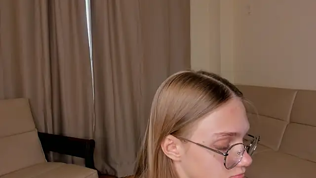 FemMantis Adlı Modelin Canlı XXX Sohbeti