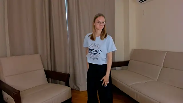 FemMantis' Live XXX Chat