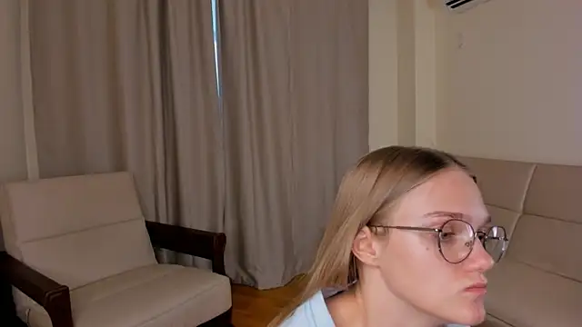 FemMantis' Live XXX Chat