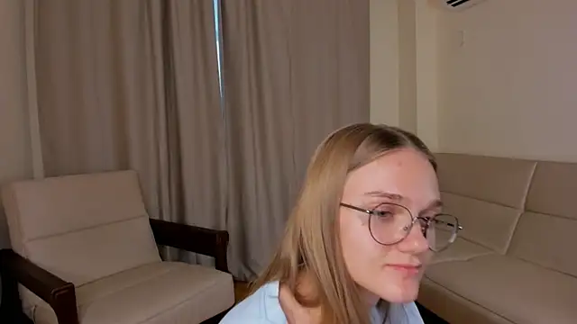 FemMantis Chat XXX live