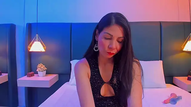EliseBell: διαδικτυακό σόου στην κάμερα