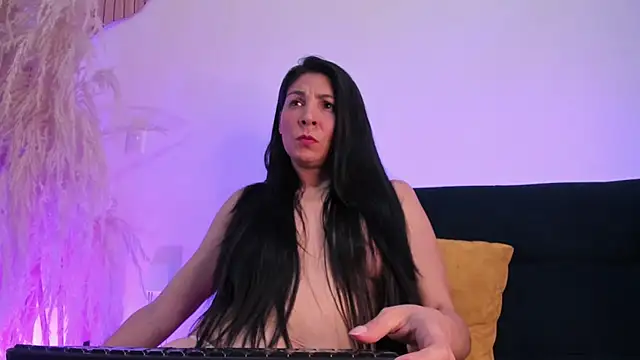 แชท XXX สดของ EliseBell