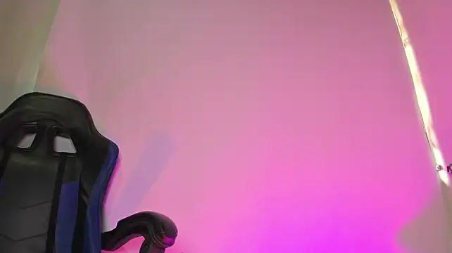 Astraglow1 Show in webcam