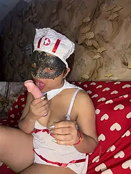 sizzling-slutty's Webcam Show
