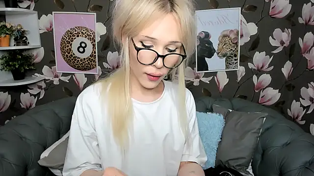 Show modela KristiFlash na web-kameri