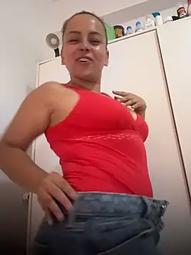 RougeeMelodyy Show in webcam