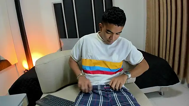 JustinOrtiz_ Show in webcam