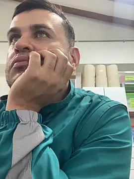 fuegolatinorojas Show in webcam