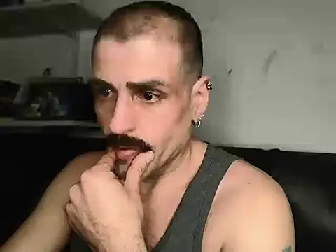 Show modela BrunoAlphaBR na web-kameri