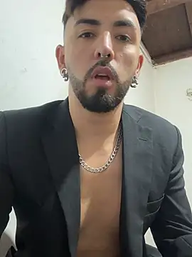 ivanCrow webcam show