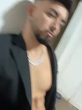 Show modela ivanCrow na web-kameri