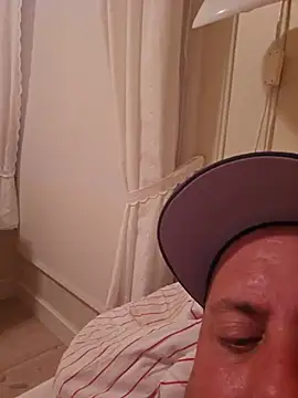 Pokazy przed kamerką – heterohotguy78