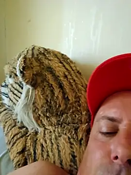heterohotguy78's Webcam Show