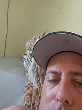 heterohotguy78 webcam show
