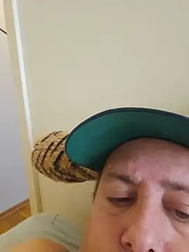 הופעת וובקאם של heterohotguy78