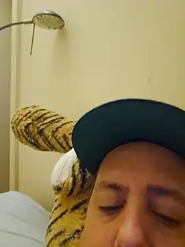 heterohotguy78's Webcam Show