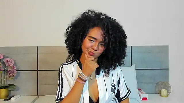 Chat +18 de Kiraspell ao vivo