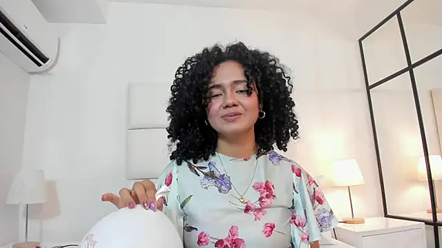 XXX chat uživo modela Kiraspell