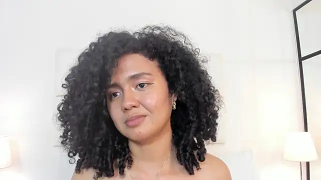 Kiraspell Adlı Modelin Canlı XXX Sohbeti