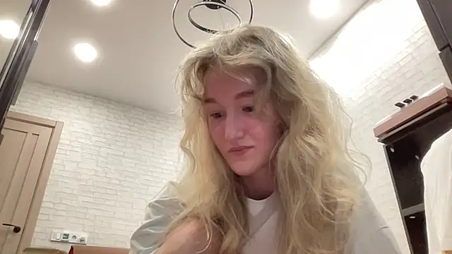 Show modela MissMillyx na web-kameri