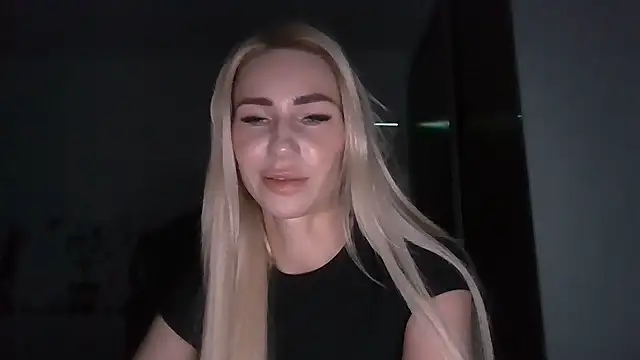 Solariaki's Live XXX Chat