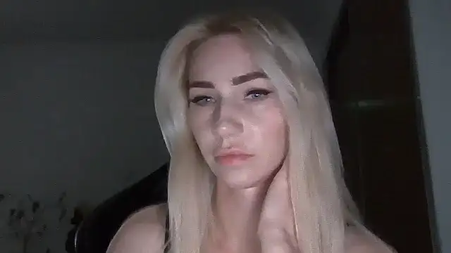 Solariaki's Live XXX Chat