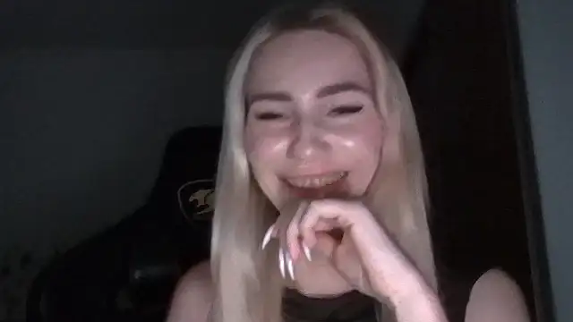 Solariaki's Live XXX Chat