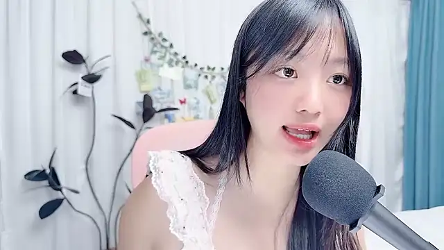 Winnie666999 网络视讯表演