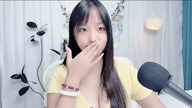 Winnie666999 网络视讯表演