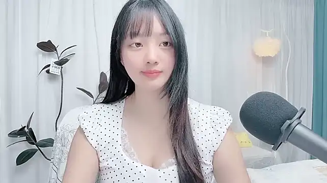 Winnie666999 现场XXX聊天