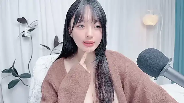 Winnie666999 Adlı Modelin Canlı XXX Sohbeti