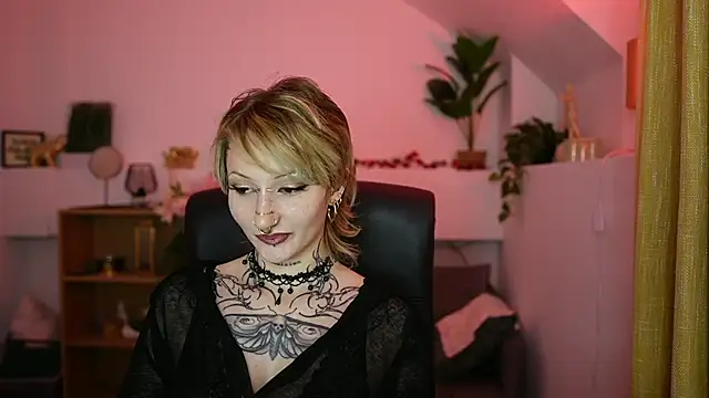 XXX chat uživo modela tattooedblondee18