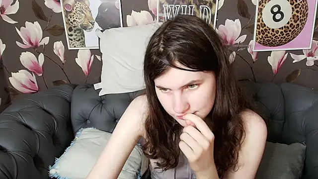 NoriMoore Adlı Modelin Canlı XXX Sohbeti
